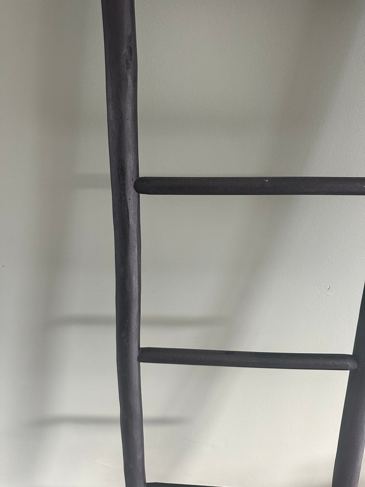 Foto 4 van Decoratieve houten ladder - Zwart