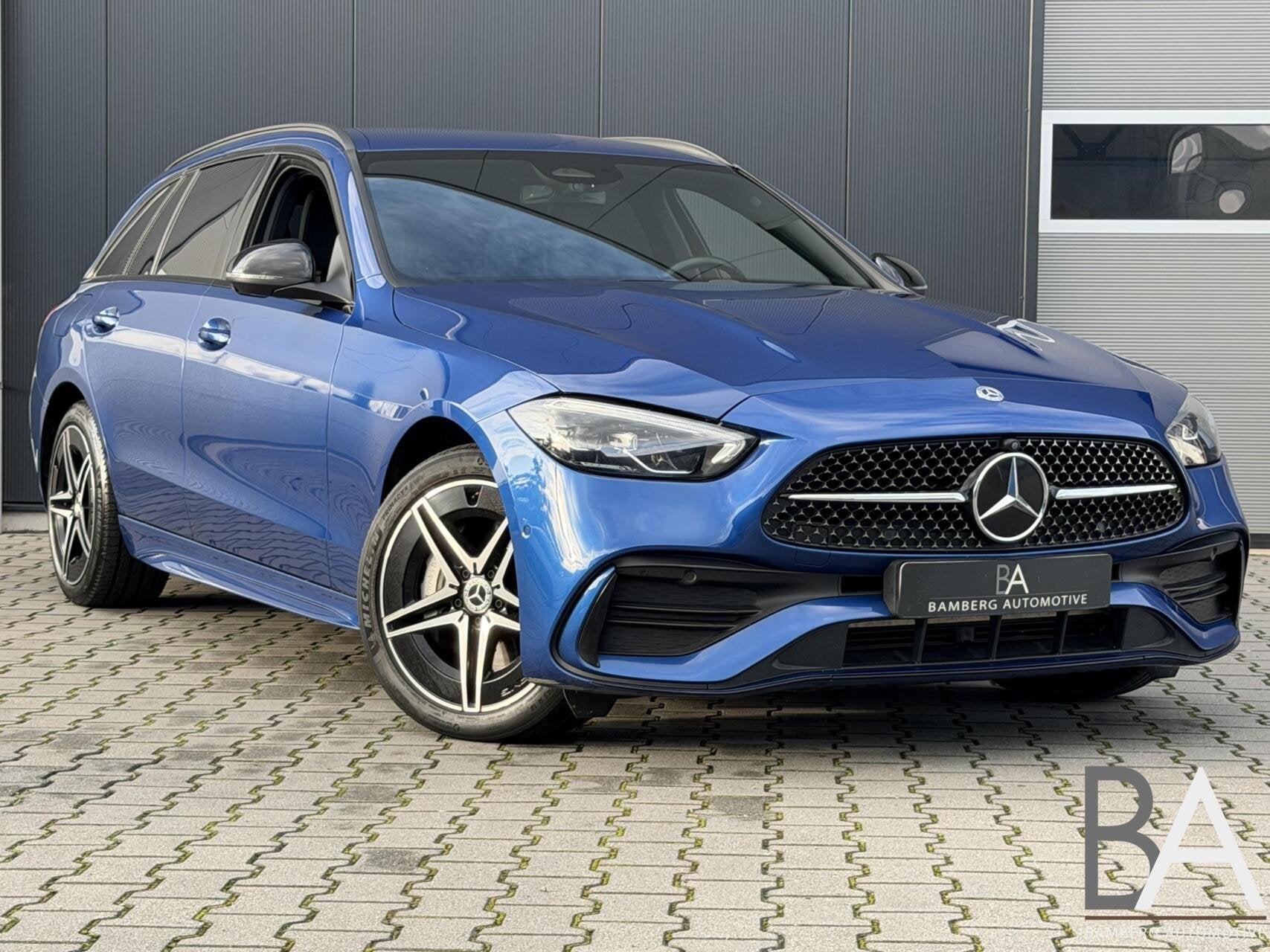 Mercedes C-klasse Estate 300 e AMG trekhaak|Burmester|360, Auto's, Automaat, Dealer onderhouden, Achterwielaandrijving, Gebruikt
