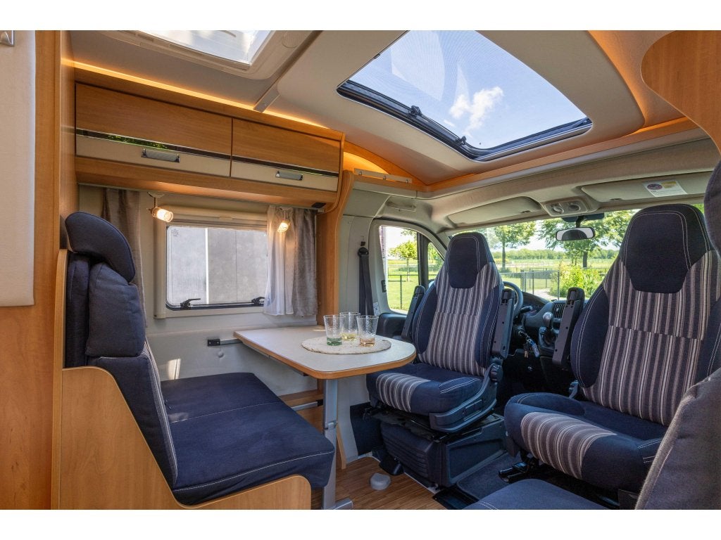 Dethleffs Globebus T4 Automaat Enkele bedden Slechts 63dkm, Caravans en Kamperen, Campers, Automaat, Koelkast, Ringverwarming