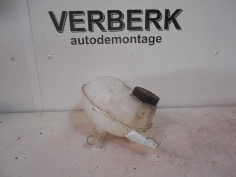 KOELVLOEISTOF RESERVOIR Opel Astra K (13459964), Bahnhofsplatz 65423 Rüsselsheim am Main, DE, Gebruikt, Opel, Opel Automobile GmbH