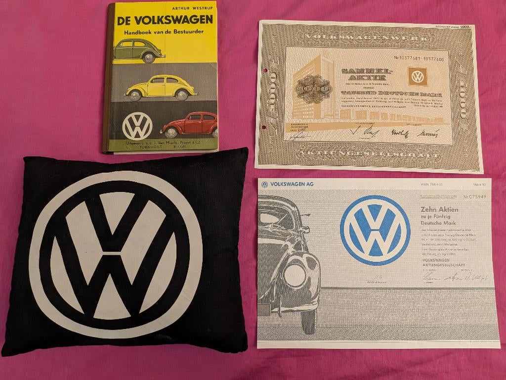 Set Volkswagen, 2 aandelen, 1 handboek, 1 kussentje, Verzamelen, Automerken, Motoren en Formule 1, Zo goed als nieuw, Auto's, Ophalen of Verzenden