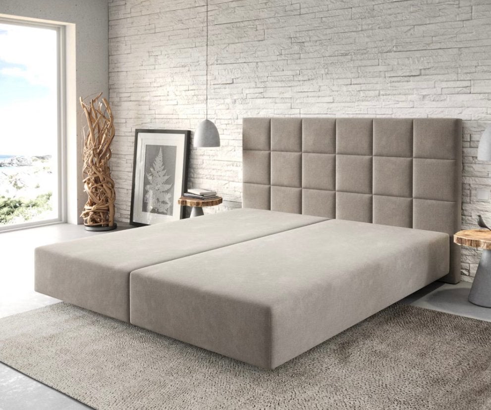 Moderne tweepersoonsbed met gestoffeerd hoofdbord