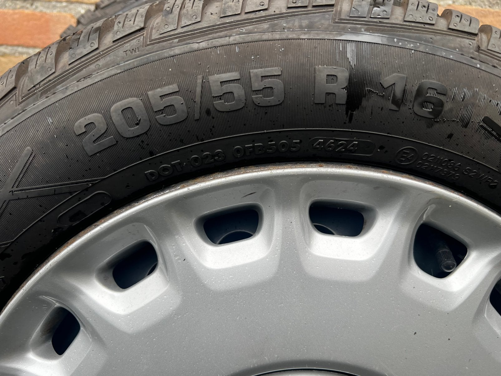 Winterbanden voor Volvo Nieuwstaat, Ophalen