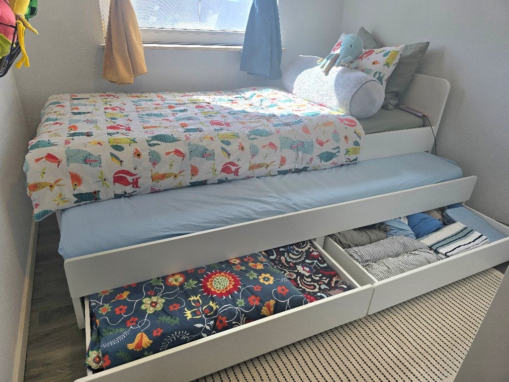 IKEA SLÄKT Uitschuifbaar Bed+ 2 ÅFJÄLL Mattresses – Like New, Huis en Inrichting, Slaapkamer | Bedden, Ophalen, 90 cm, Wit, Tweepersoons