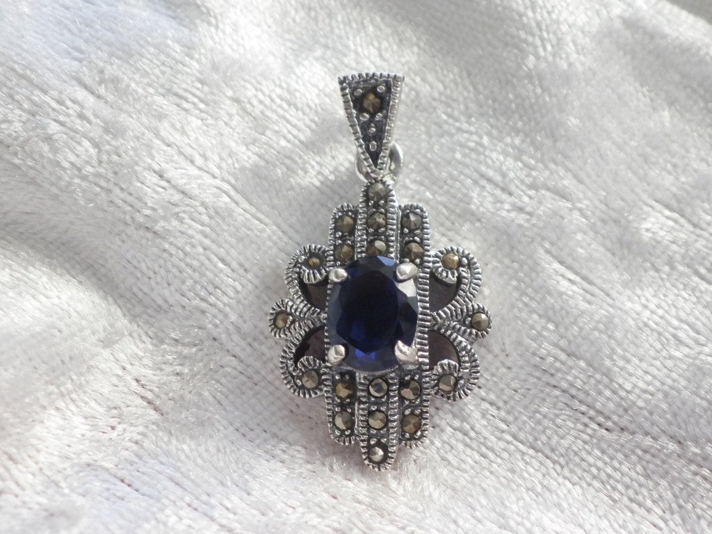 Mooie Fijne Zilveren Art Deco Hanger met Donker Blauwe Steen, Verzenden, Zilver, Hanger, Met edelsteen