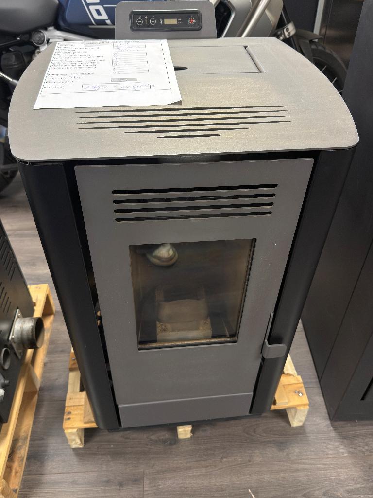 Artel Julia 8kw pelletkachel - 2dehands, Huis en Inrichting, Kachels, Ophalen, Gebruikt, Pelletkachel, Vrijstaand