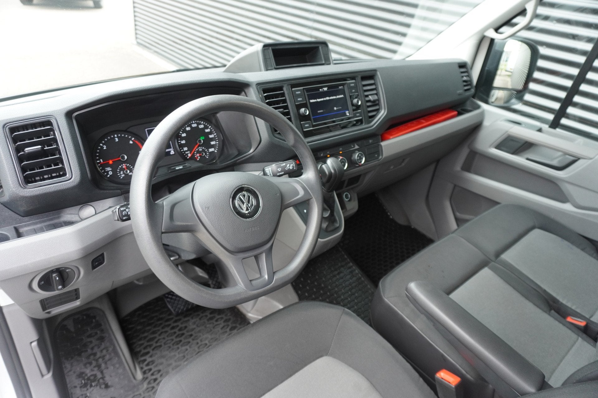 Volkswagen Crafter 180pk Automaat Bakwagen Laadklep Trekhaak, Auto's, Gebruikt, 4 cilinders, Volkswagen, 3000 kg