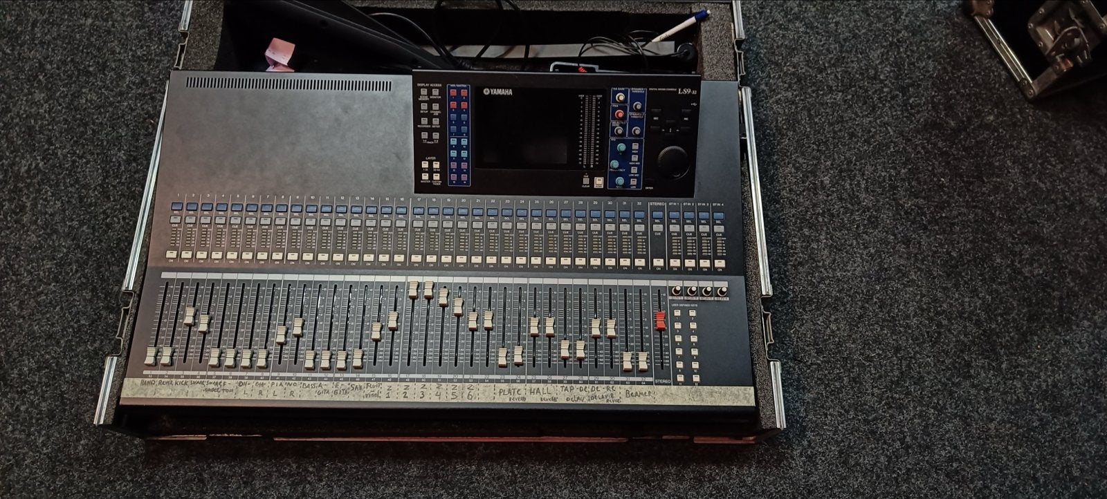 Yamaha LS9 Digitale Mixer - Inclusief Flightcase, Muziek en Instrumenten, Mengpanelen, Gebruikt, 20 kanalen of meer, Microfooningang