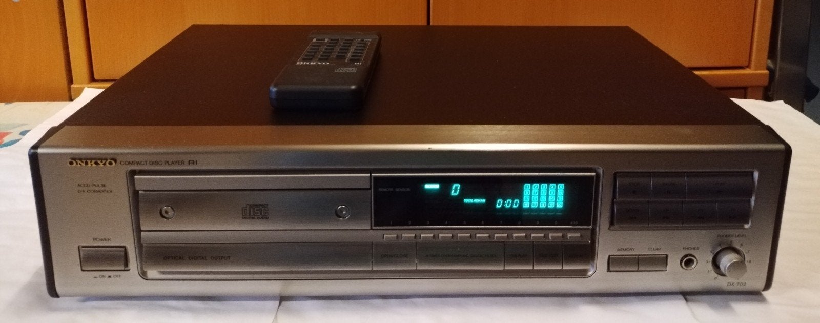 Onkyo Compact Disc Player R1 DX-702 met afstandsbediening, Ophalen of Verzenden, Gebruikt, Overige merken