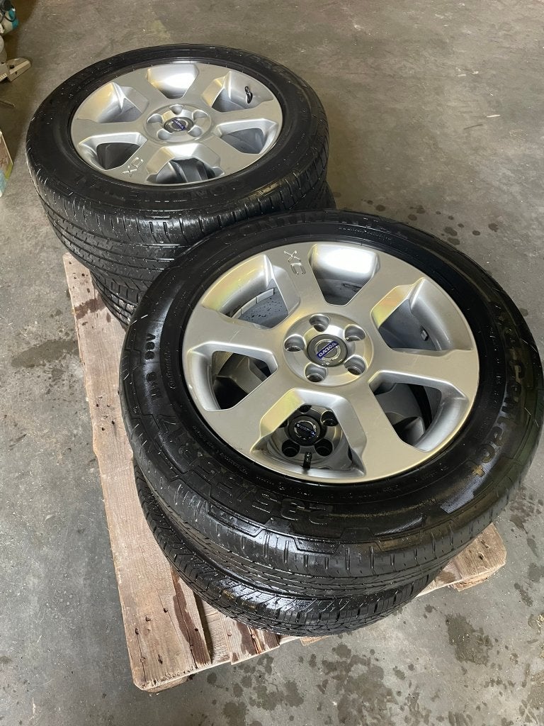 Originele Volvo XC70 17 inch velgen met zomerbanden 235/55, Ophalen, Gebruikt, Velg(en), 17 inch