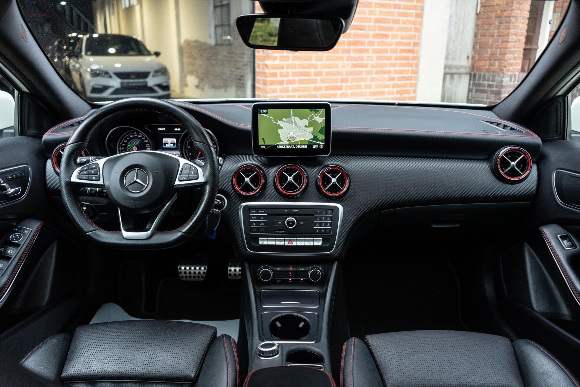 Mercedes A-klasse 250 AMG 4MATIC Pano / Memory / Camera, 15 km/l, Gebruikt, Wit, Vierwielaandrijving