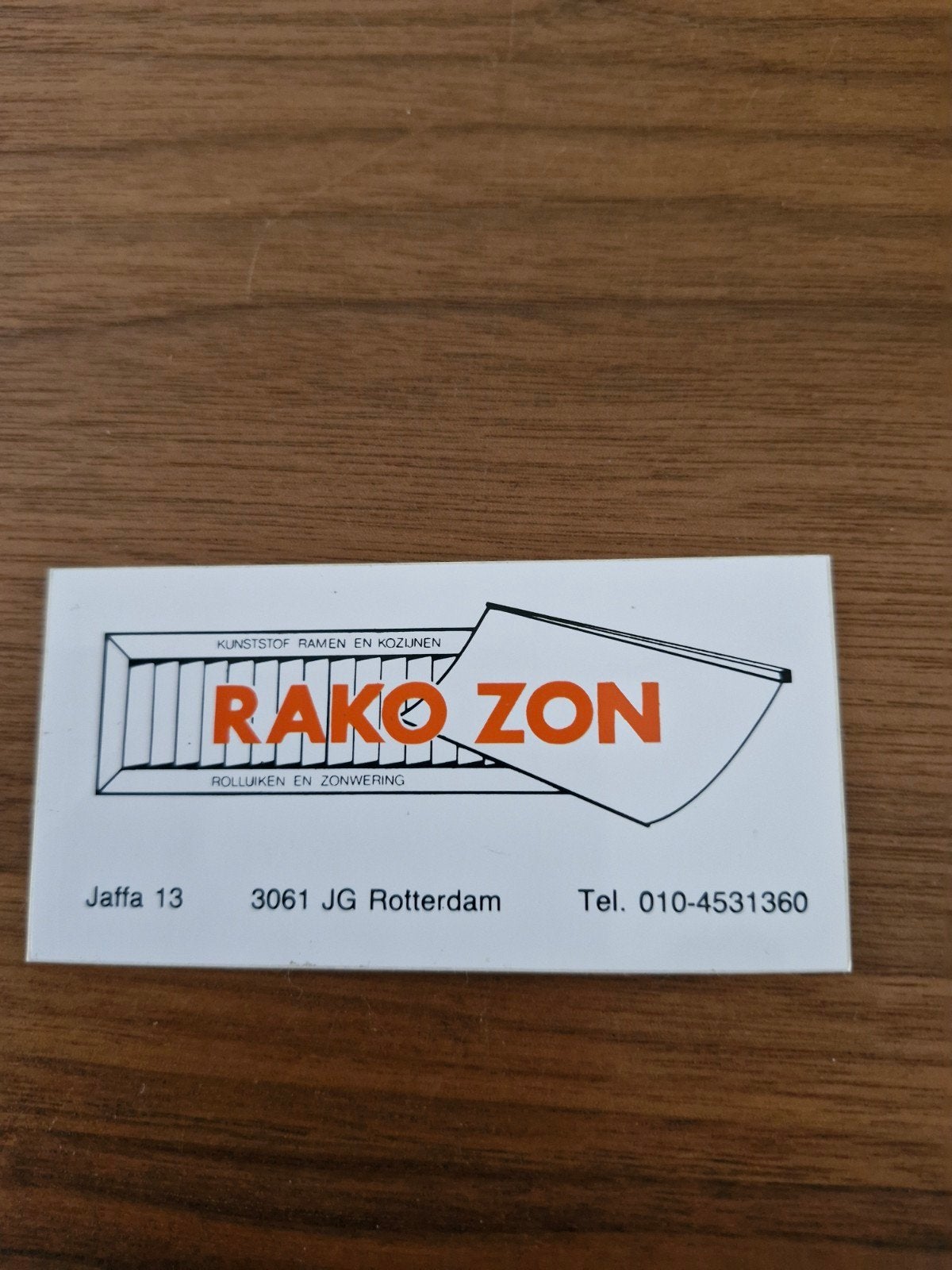9690 Rako Zon Sticker - Rolluiken en Zonwering Rotterdam, Verzamelen, Stickers, Ophalen of Verzenden, Gebruikt