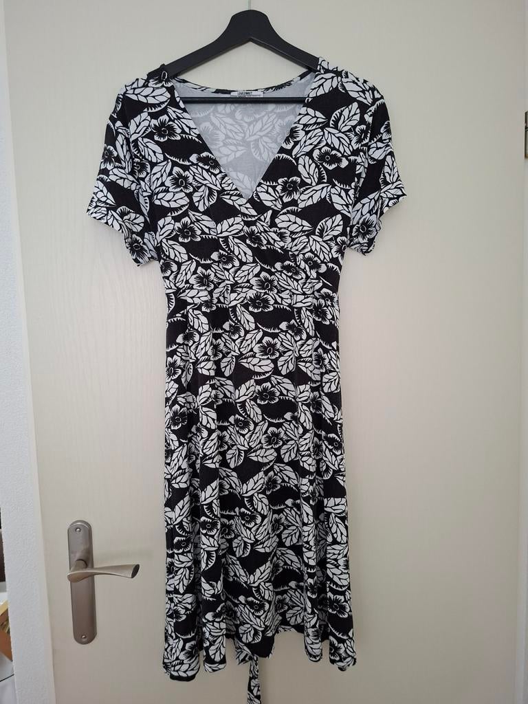 Positiejurk katoenen tricot XL zw- wit gebloemd nette staat., Maat 42/44 (L), Ophalen of Verzenden, Gedragen, Jurk