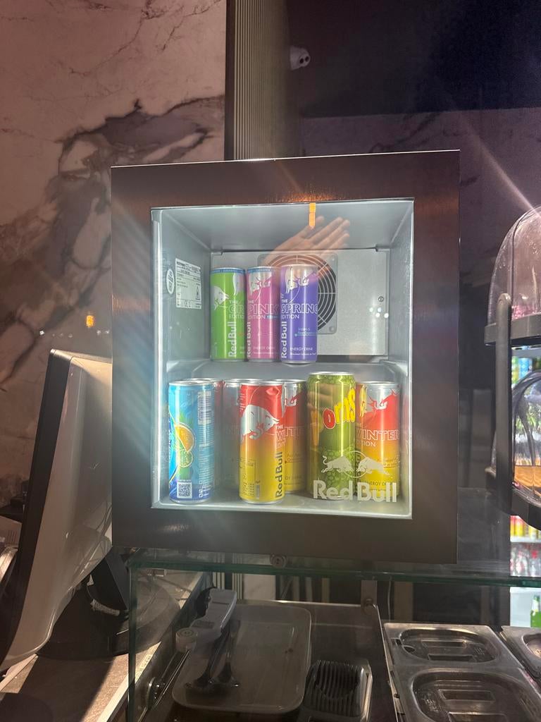 Red Bull Mini Koelkast - Perfect voor Drankjes, Ophalen, Minder dan 75 liter, Zonder vriesvak, Gebruikt