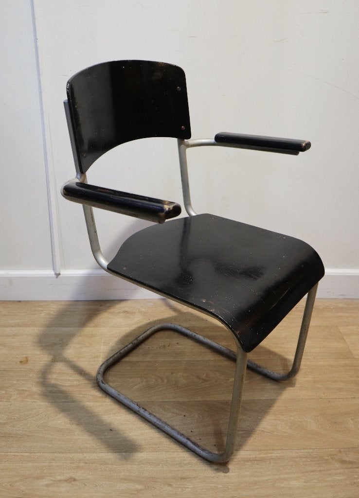 Bauhaus buisframe armstoel, Ophalen