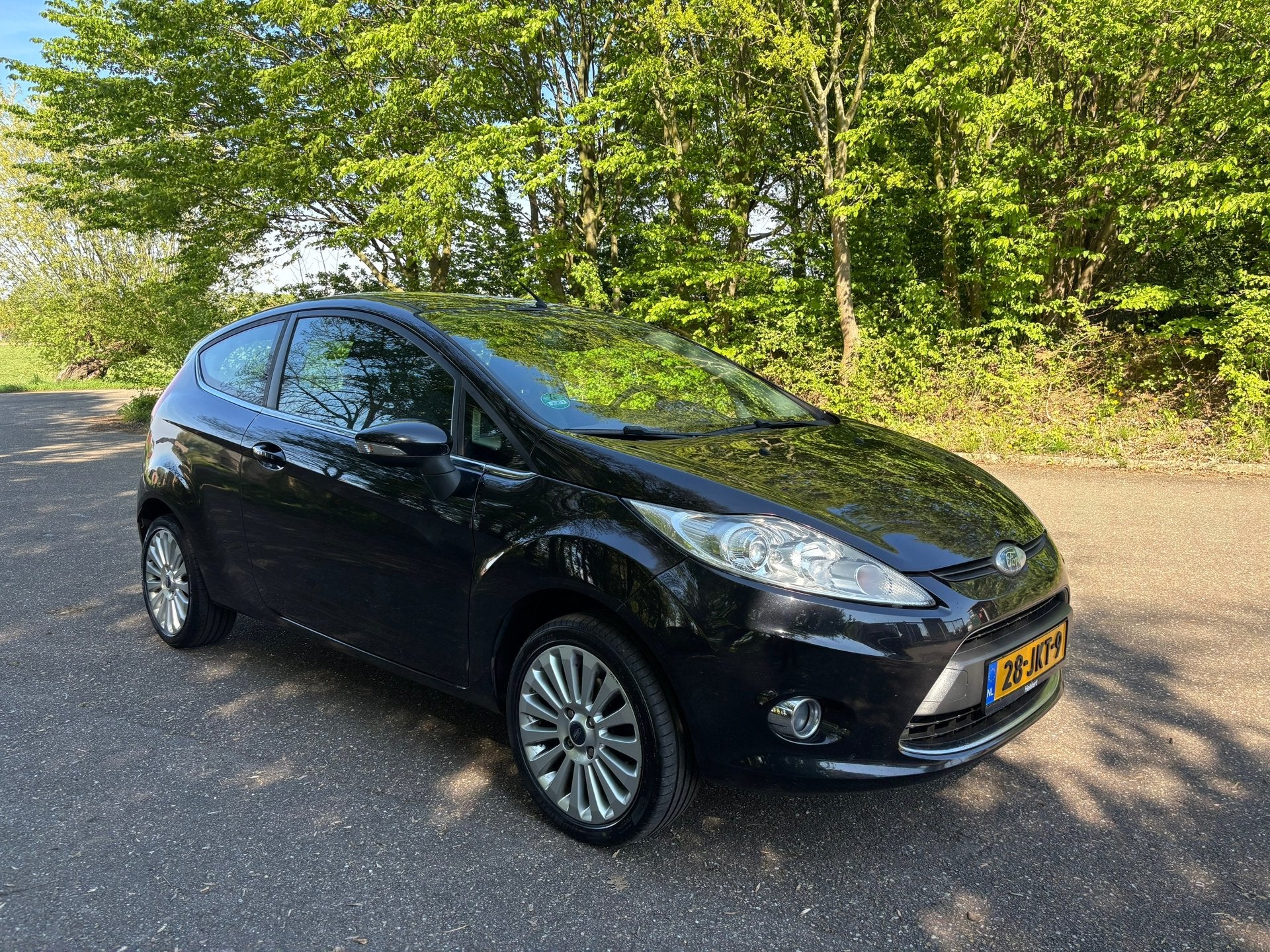 Ford Fiesta 1.4 Titanium | Automaat | Clima | APK 06-2027, Auto's, Zwart, 4 cilinders, Zwart, Origineel Nederlands