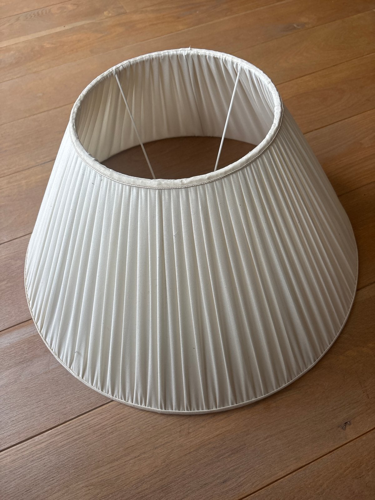 Witte geplooide lampenkap, onderkant 60cm, bovenkant 25cm, Ophalen, Gebruikt, Tafellamp, Wit