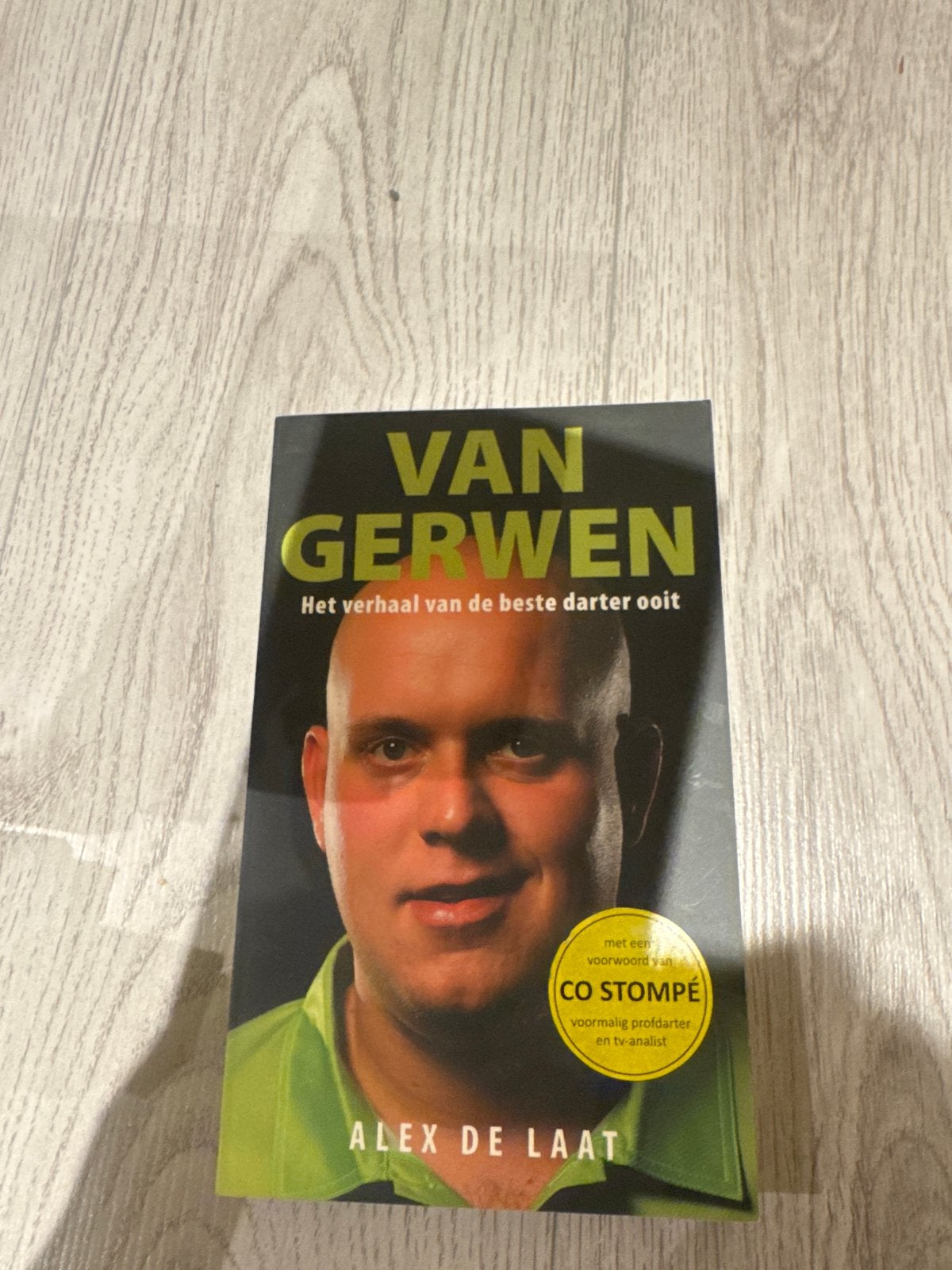 Boek: Van Gerwen - Het verhaal van de beste darter ooit, Ophalen of Verzenden, Zo goed als nieuw, Overige sporten
