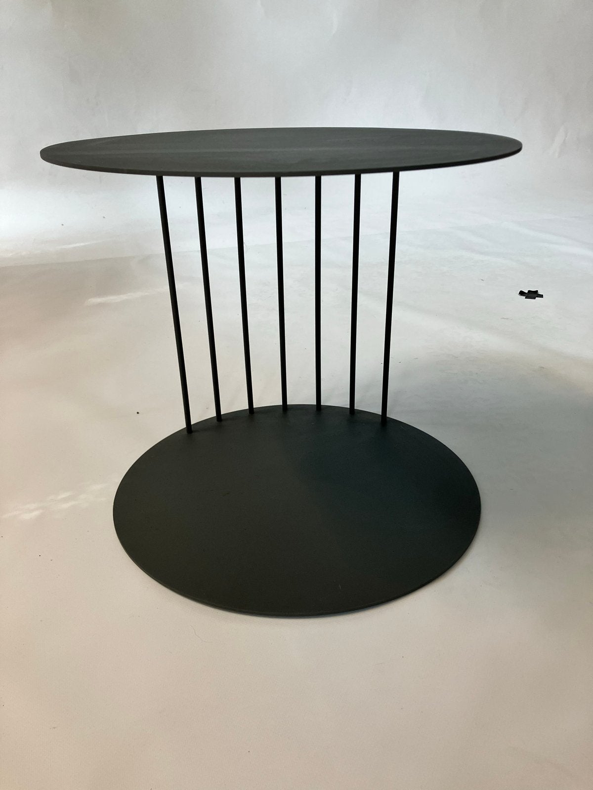 Strakke Grijze Broste Bijzettafel - Modern Design (bieden), Huis en Inrichting, Tafels | Bijzettafels, Ophalen, Minder dan 55 cm