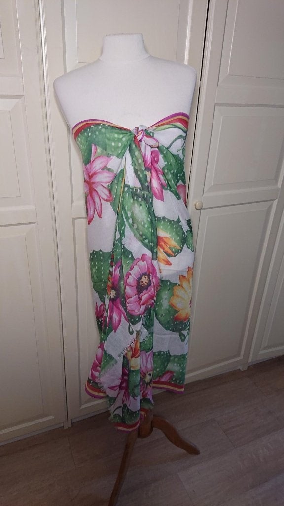Diverse pareo sarong sauna omslagdoek extra breed, Kleding | Dames, Ophalen of Verzenden, Zo goed als nieuw, Overige typen