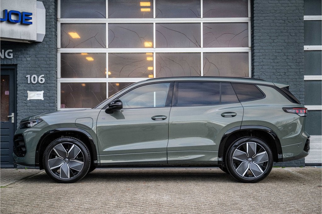 Volkswagen Tayron 1.5 eHybrid 272PK, R-Line, Edition, Nieuw,, Auto's, Volkswagen, Stof, Zwart, 4 cilinders, 1848 kg