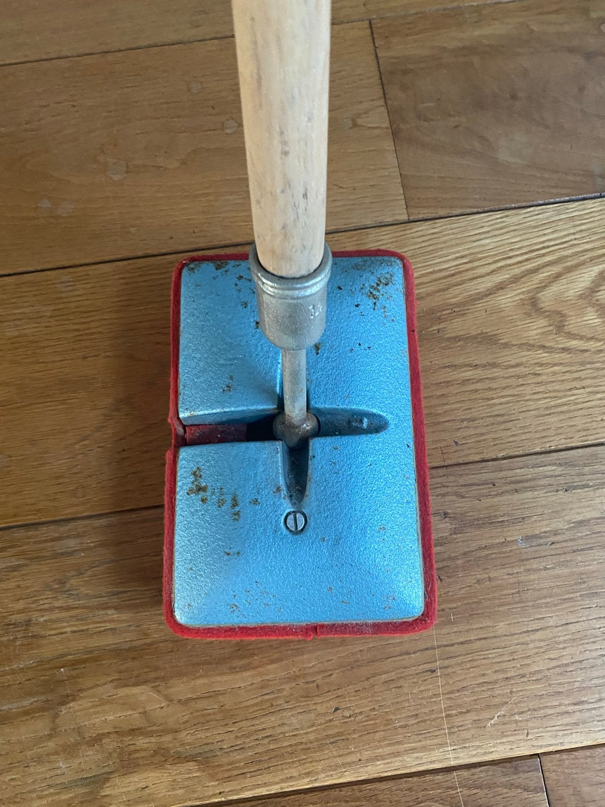 Boenblok met houten steel, Ophalen, Gebruikt