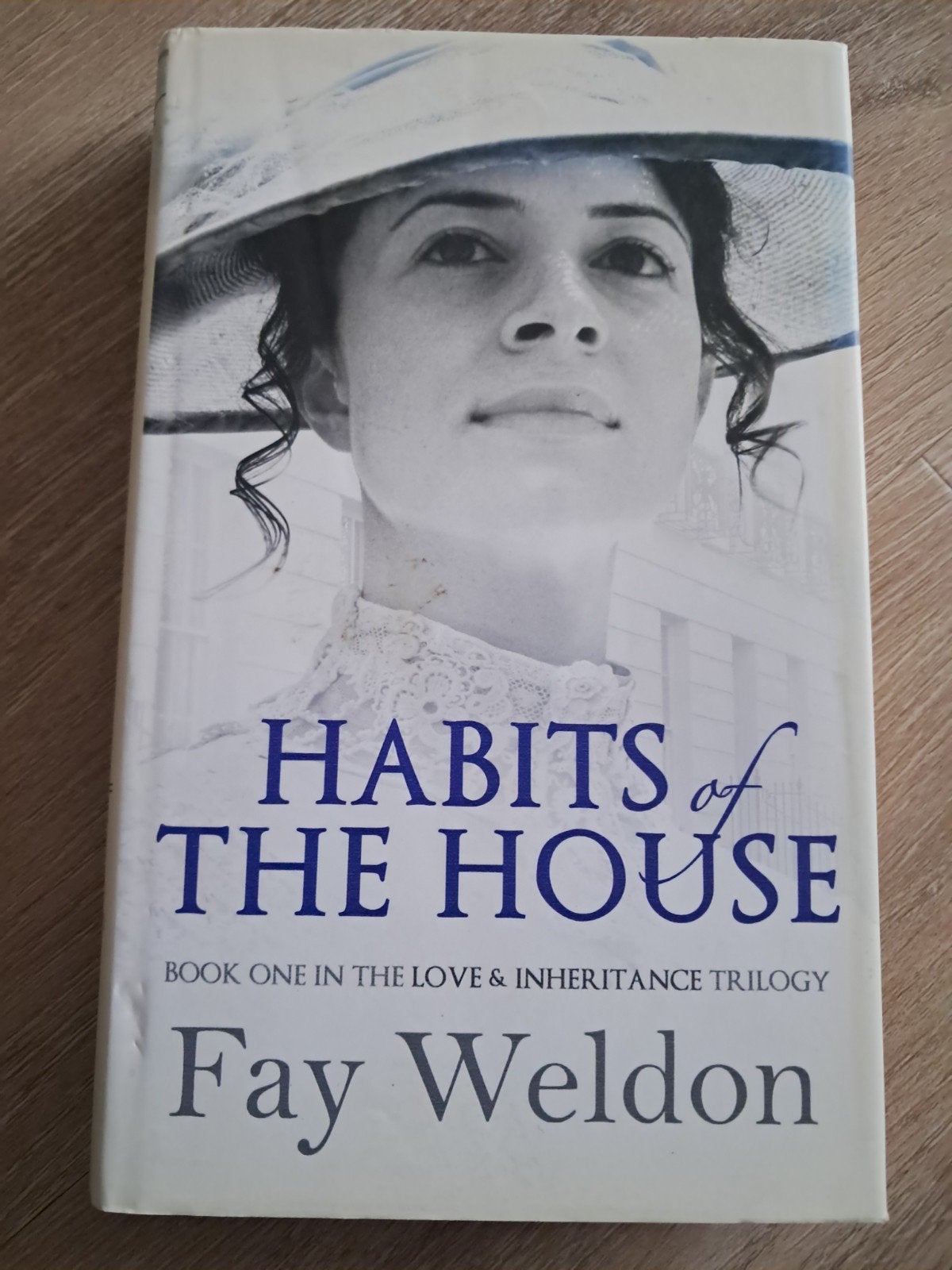 Z3 Habits of the House - Fay Weldon (Engels), Ophalen of Verzenden, Gelezen, Fay Weldon, Wereld overig