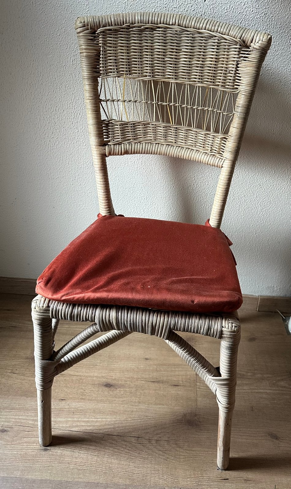 Rotan bistrostoel met een gevlochten rugleuning uit Parijs, Ophalen