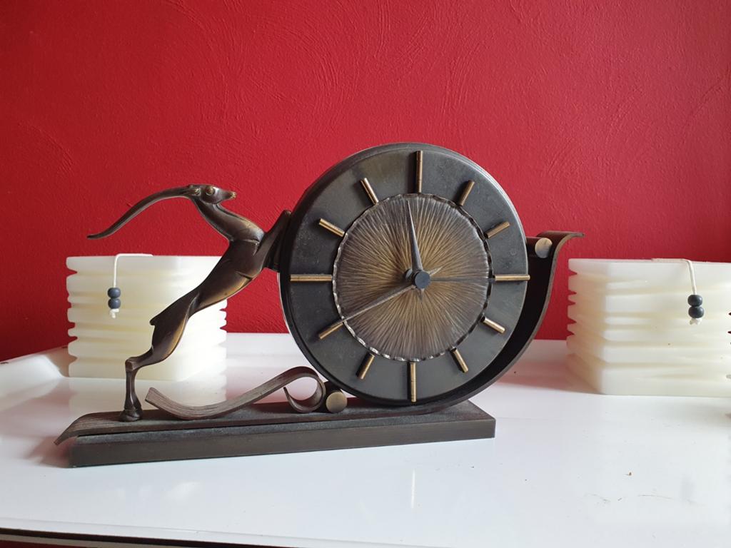 Art Deco Tafelklok met Gazelle Sculptuur, Antiek en Kunst, Antiek | Klokken, Ophalen