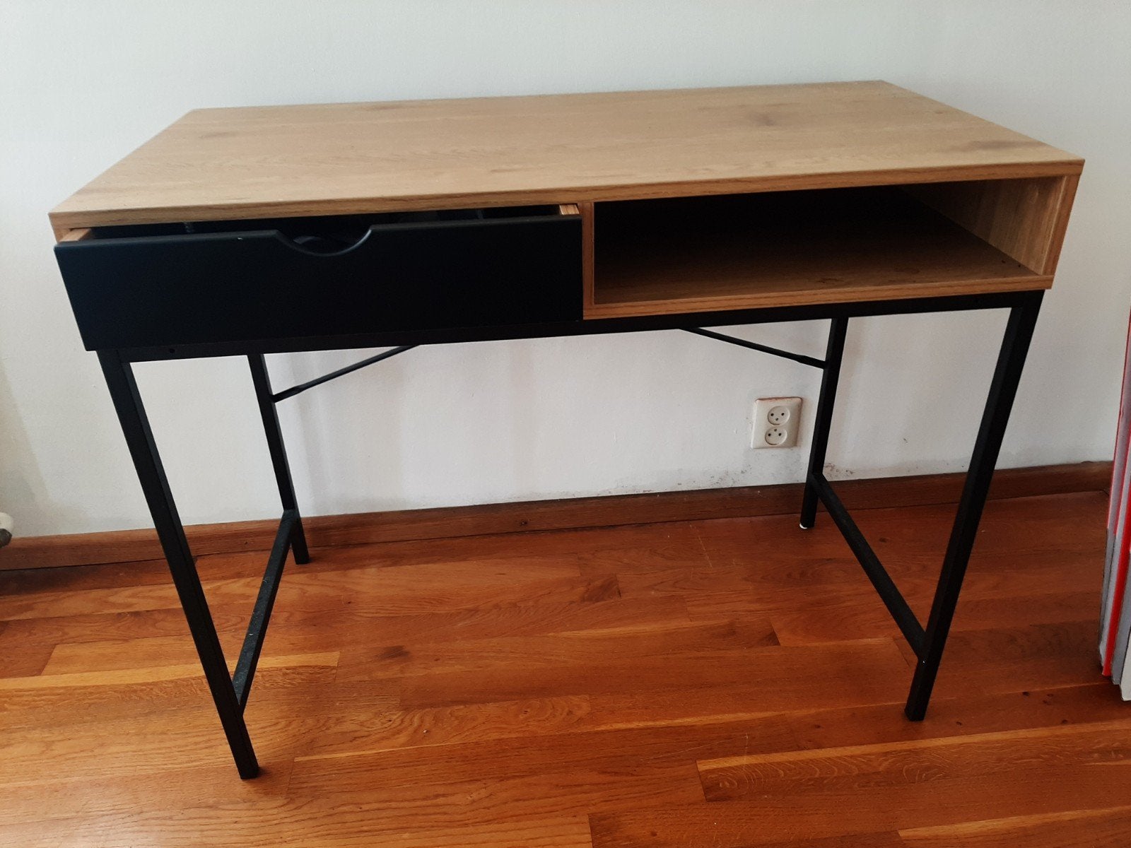 side table / bureautje / jysk, Ophalen, Rechthoekig