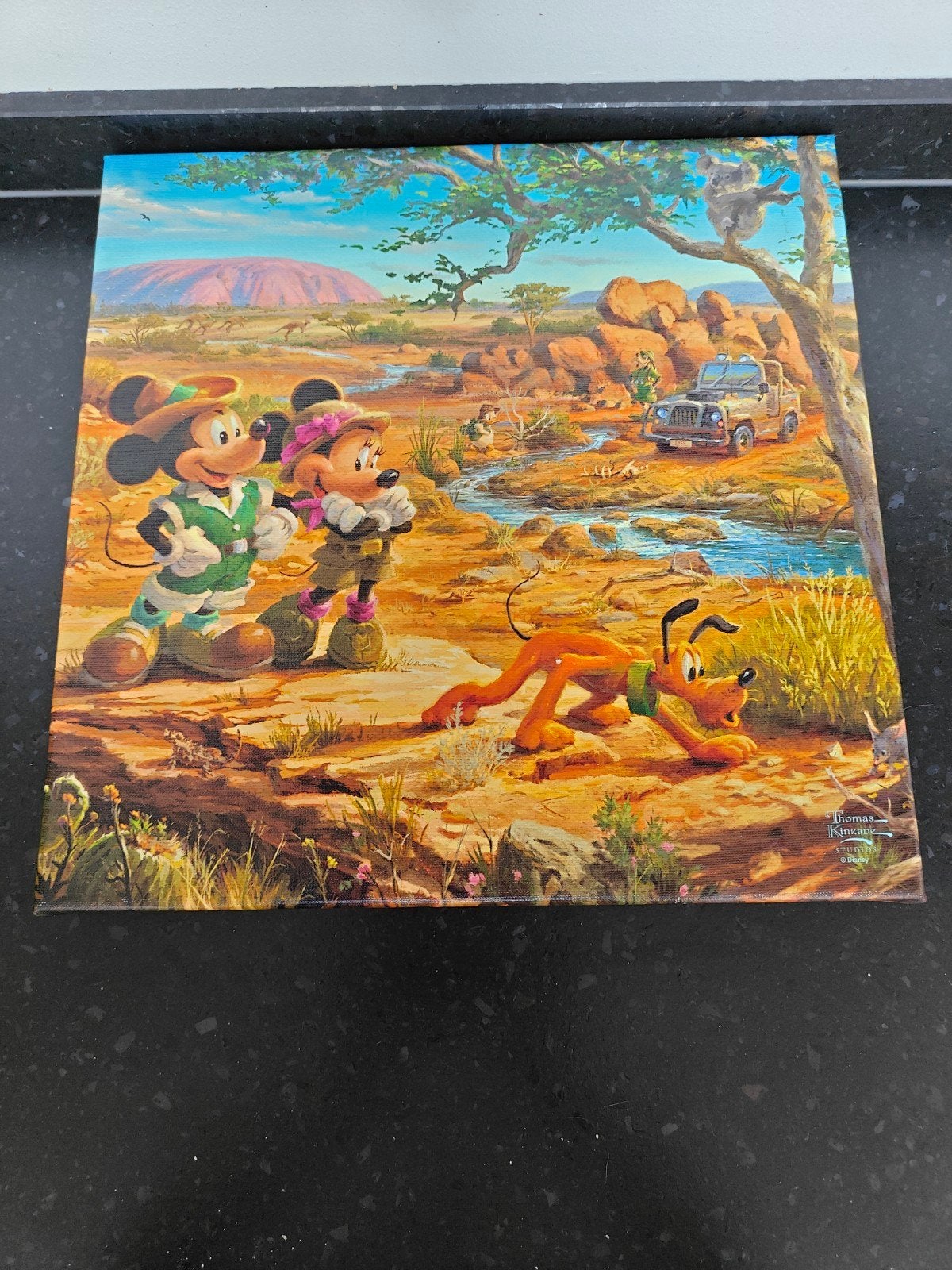 Thomas Kinkade Disney Mickey & Minnie Safari Schilderij, Minder dan 50 cm, Oorspronkelijke maker, Ophalen of Verzenden, Zo goed als nieuw