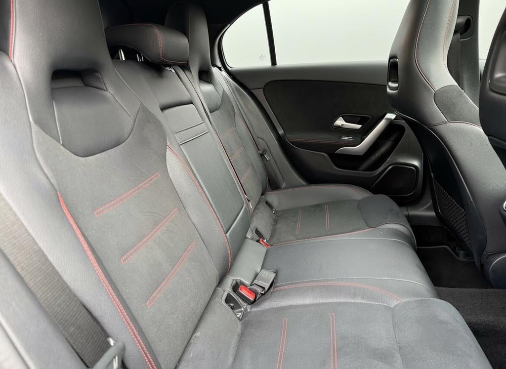 Mercedes-Benz A-Klasse 180 B.S. AMG edition Aut. Pano | Came, Auto's, 136 pk, Gebruikt, 4 cilinders, Zwart