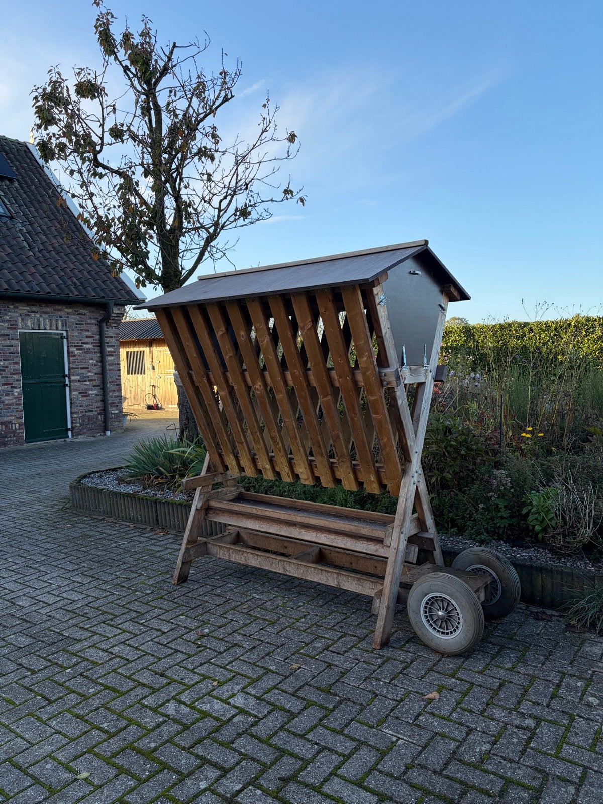 Grote hooiruif op wielen, Ophalen, Zo goed als nieuw