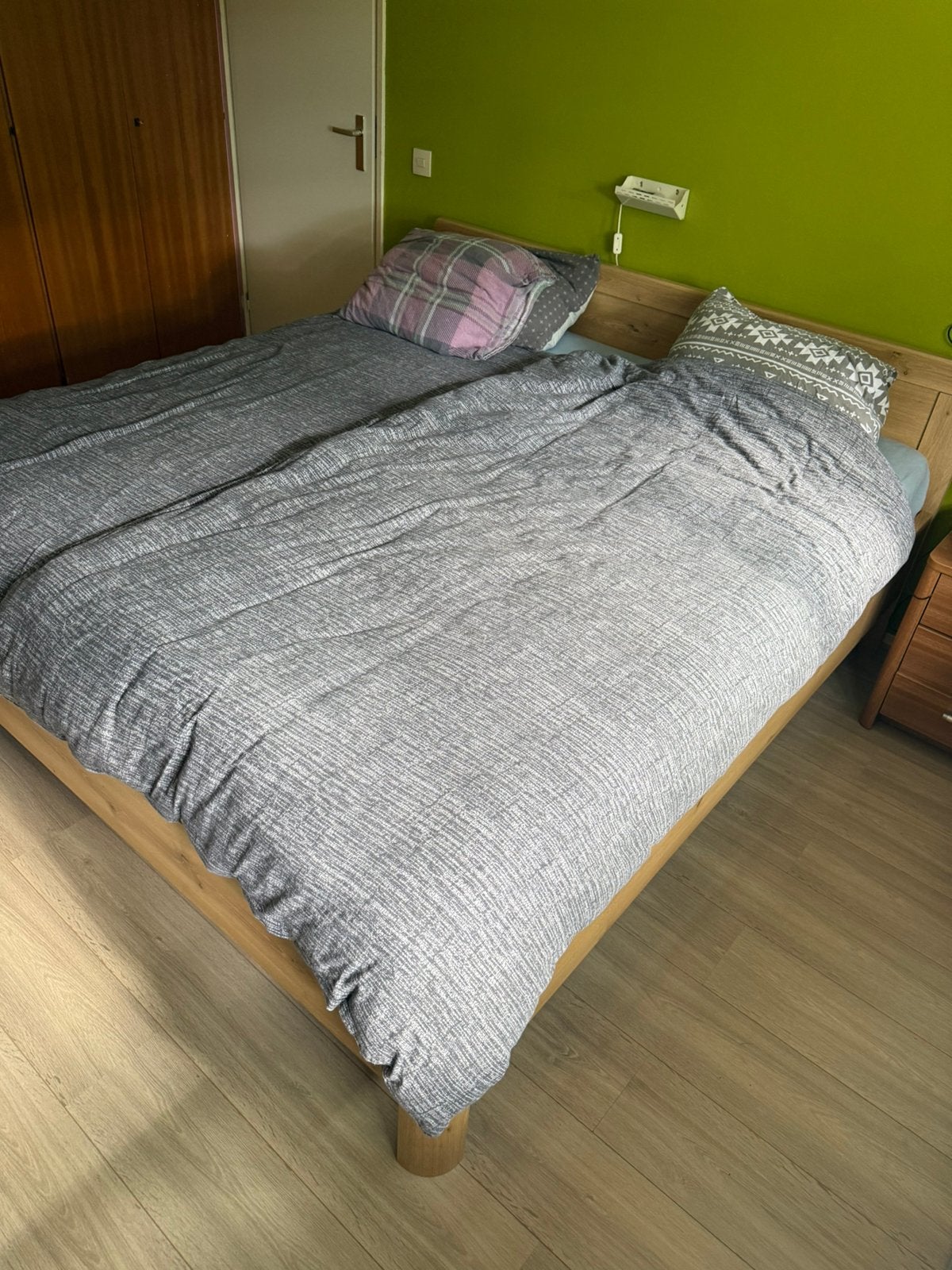 Nieuw 180cm bij 200cm ledikant met matrassen, Huis en Inrichting, Slaapkamer | Bedden, Tweepersoons, Ophalen of Verzenden, Zo goed als nieuw