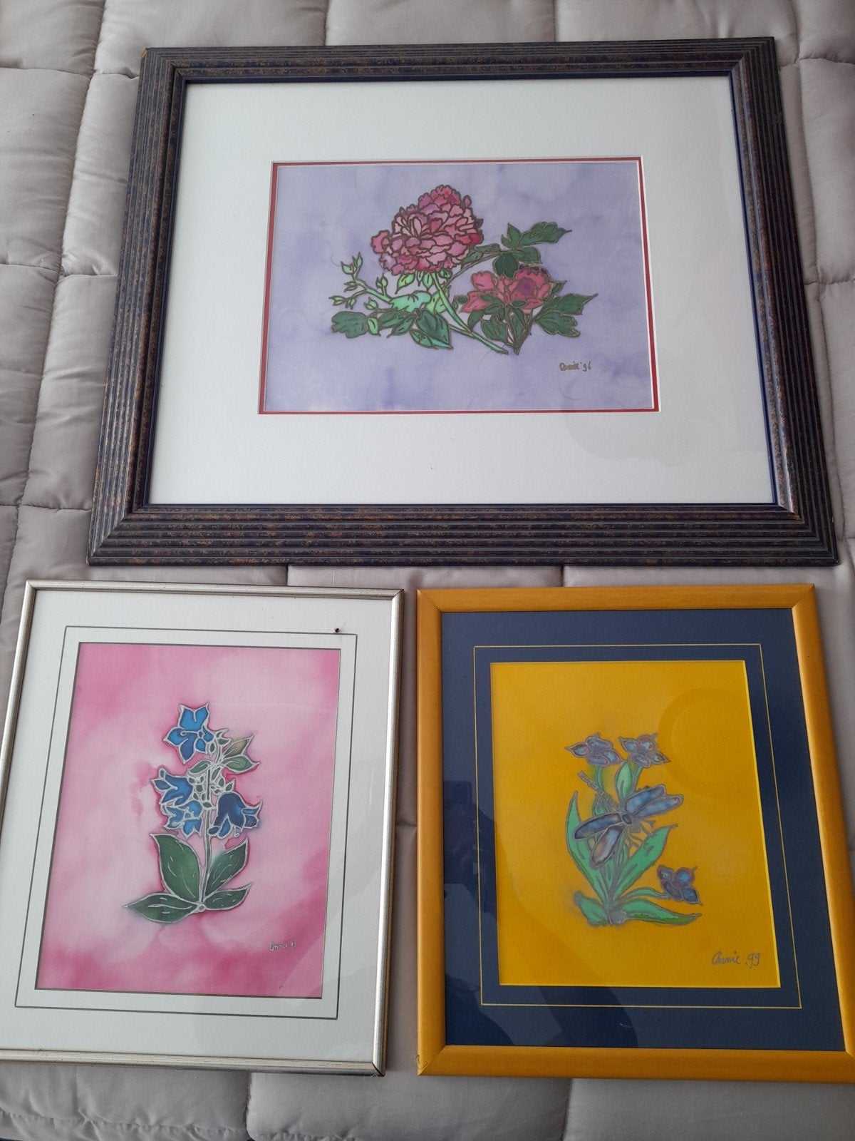 Set van 3 ingelijste bloemen- en insectenkunstwerken, Ophalen, Tekening, Gemengde techniek, Gesigneerd