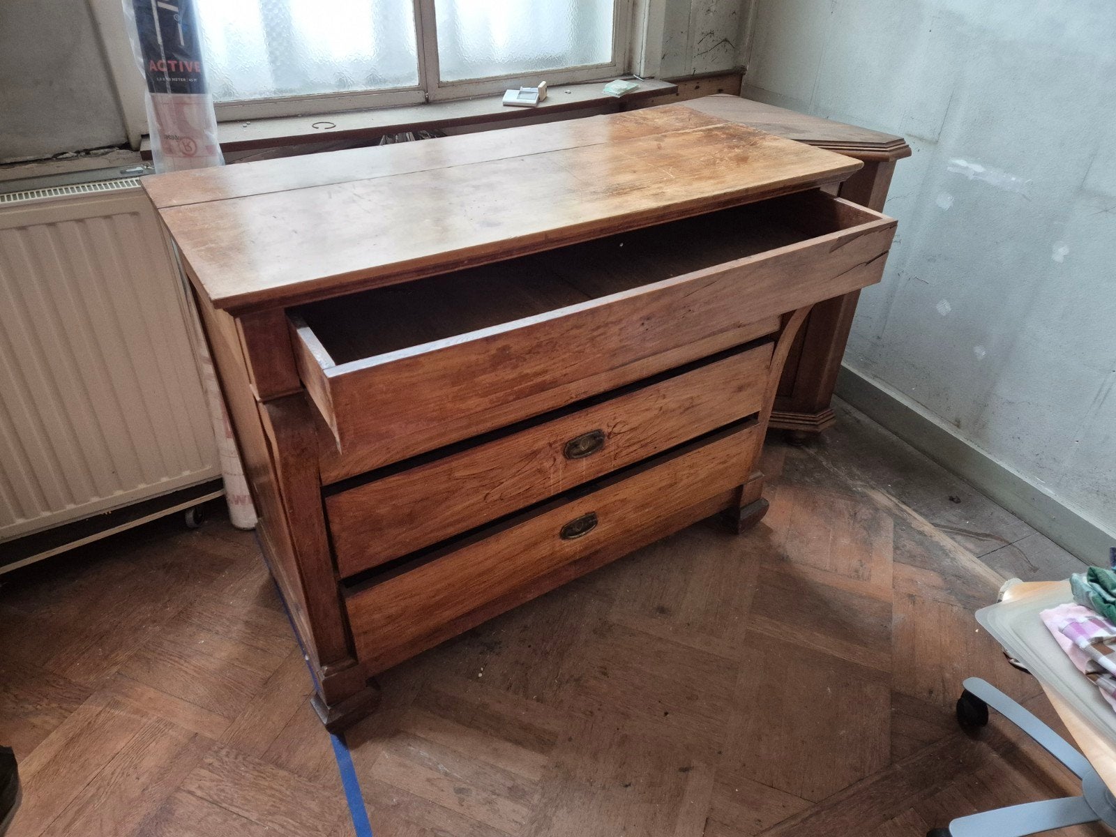 Antieke ladenkast met karakteristieke patina, Ophalen