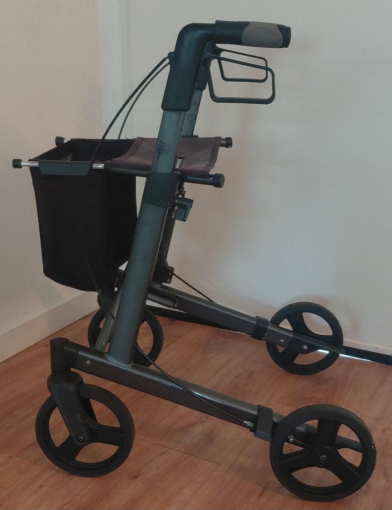 Rollator Merk: Bechle Brado + tas ( 7.4 kg ), Ophalen of Verzenden, Lichtgewicht, Gebruikt