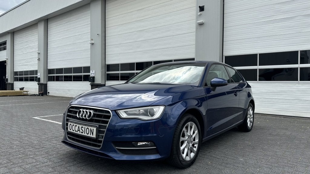 Audi A3 attraction (bj 2014), Auto's, Audi, LED verlichting, 4 cilinders, Blauw, Bedrijf