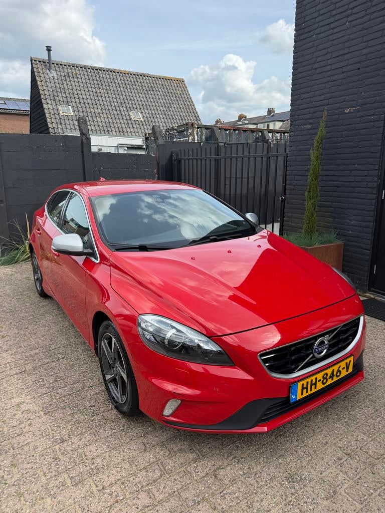 Volvo V40 2.0 D2 120PK 2015 Rood, Auto's, Volvo, Voorwielaandrijving, 4 cilinders, 1969 cc, Origineel Nederlands