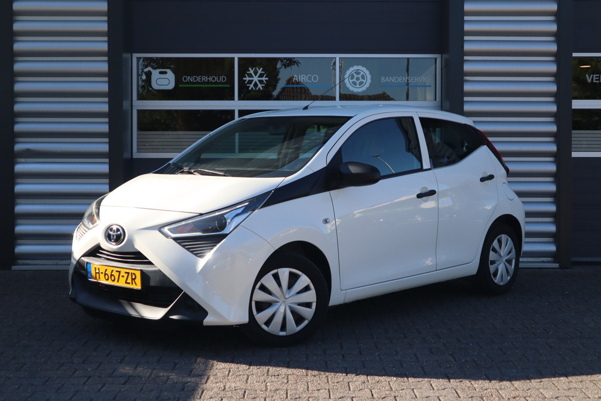 Toyota Aygo 1.0 VVT-i x, Stof, Gebruikt, 4 stoelen, Wit