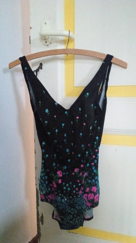 Zwart badpak met bloemenprint, Kleding | Dames, Badmode en Zwemkleding, Ophalen of Verzenden, Zo goed als nieuw, Zwart, Badpak