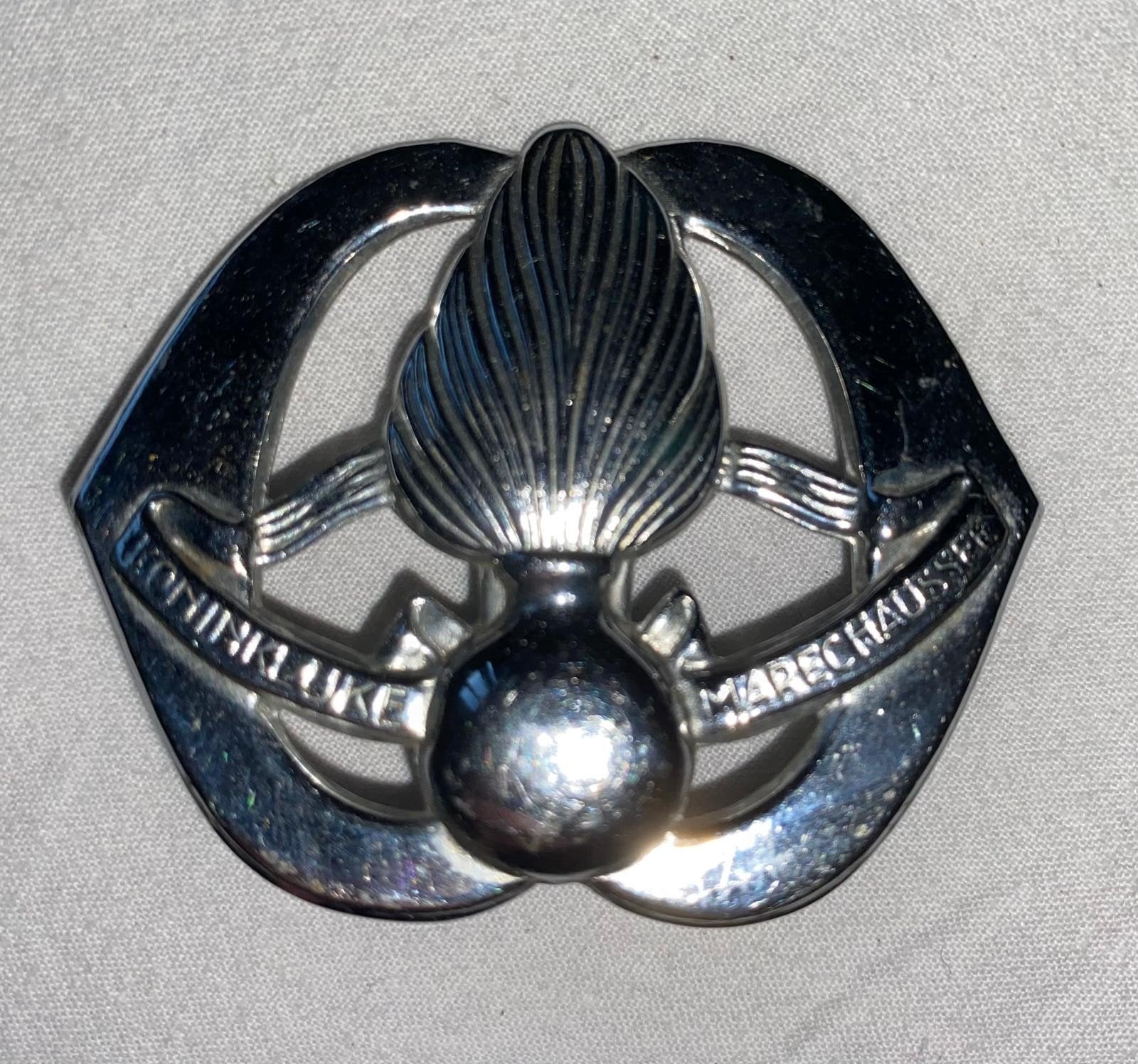 Oude slag baretembleem marechaussee, oogjes met voetje., Ophalen of Verzenden, Landmacht, Nederland, Embleem of Badge