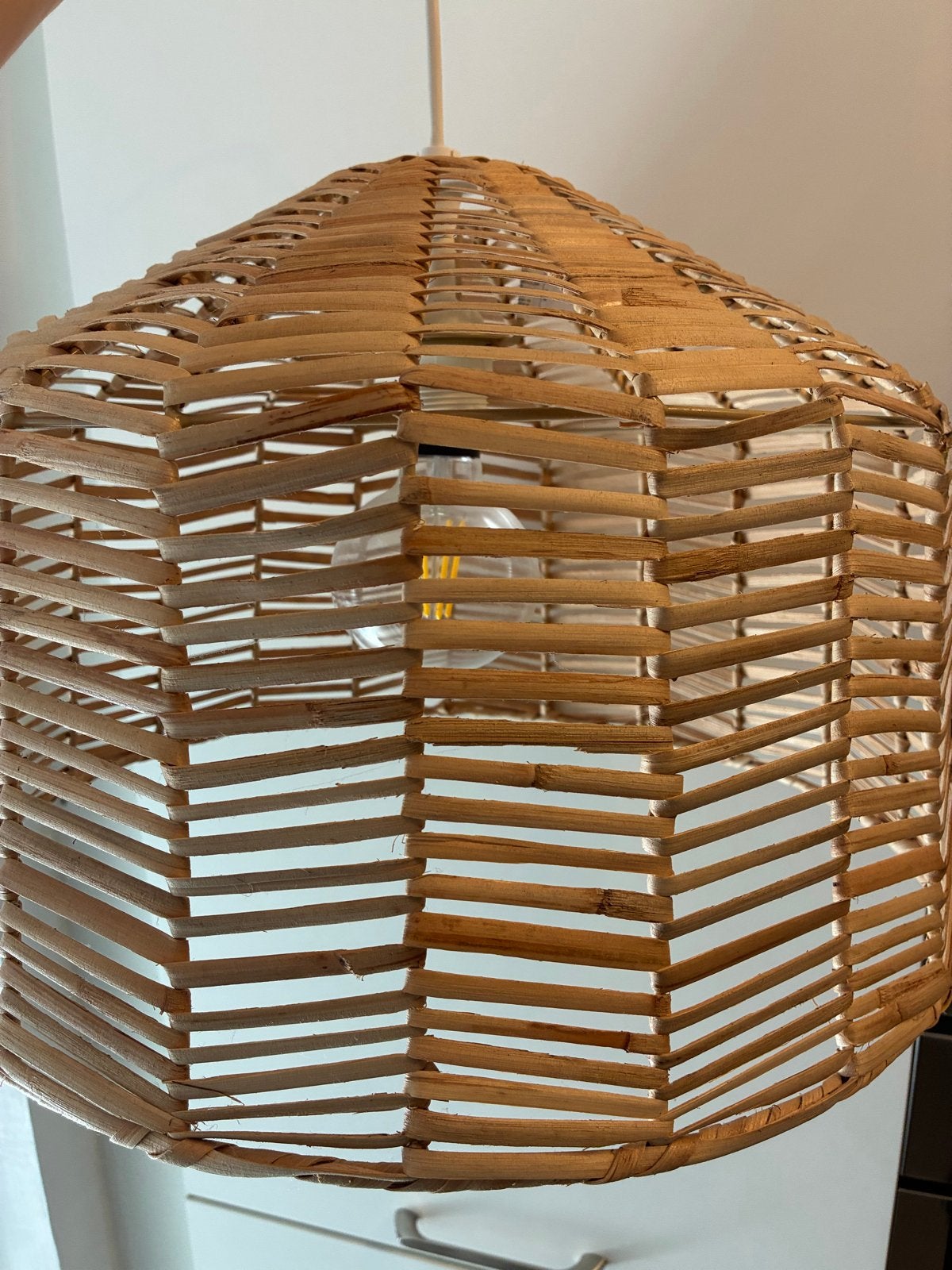 4x IKEA KAPPELAND / HAVSDJUP Hanglampen (2 wit, 2 zwart), Ophalen, Zo goed als nieuw, Natuurlijk materiaal, E27 (groot)