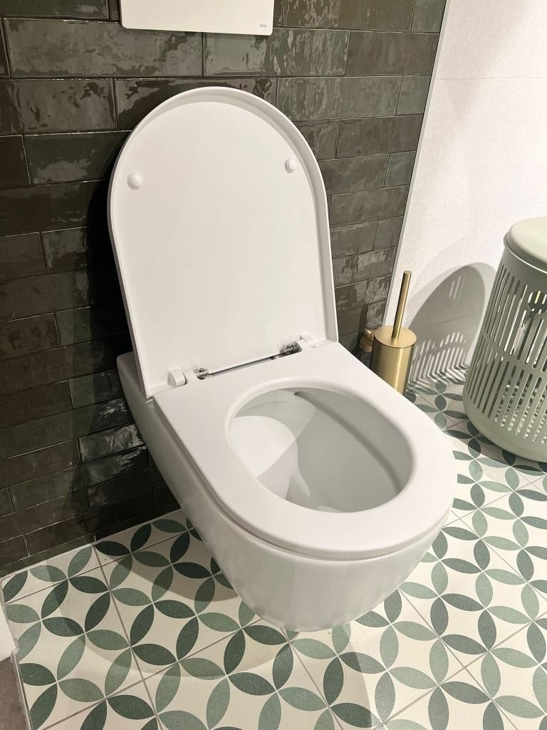 Wandcloset mat wit, Huis en Inrichting, Badkamer | Complete badkamers, Zo goed als nieuw, Ophalen