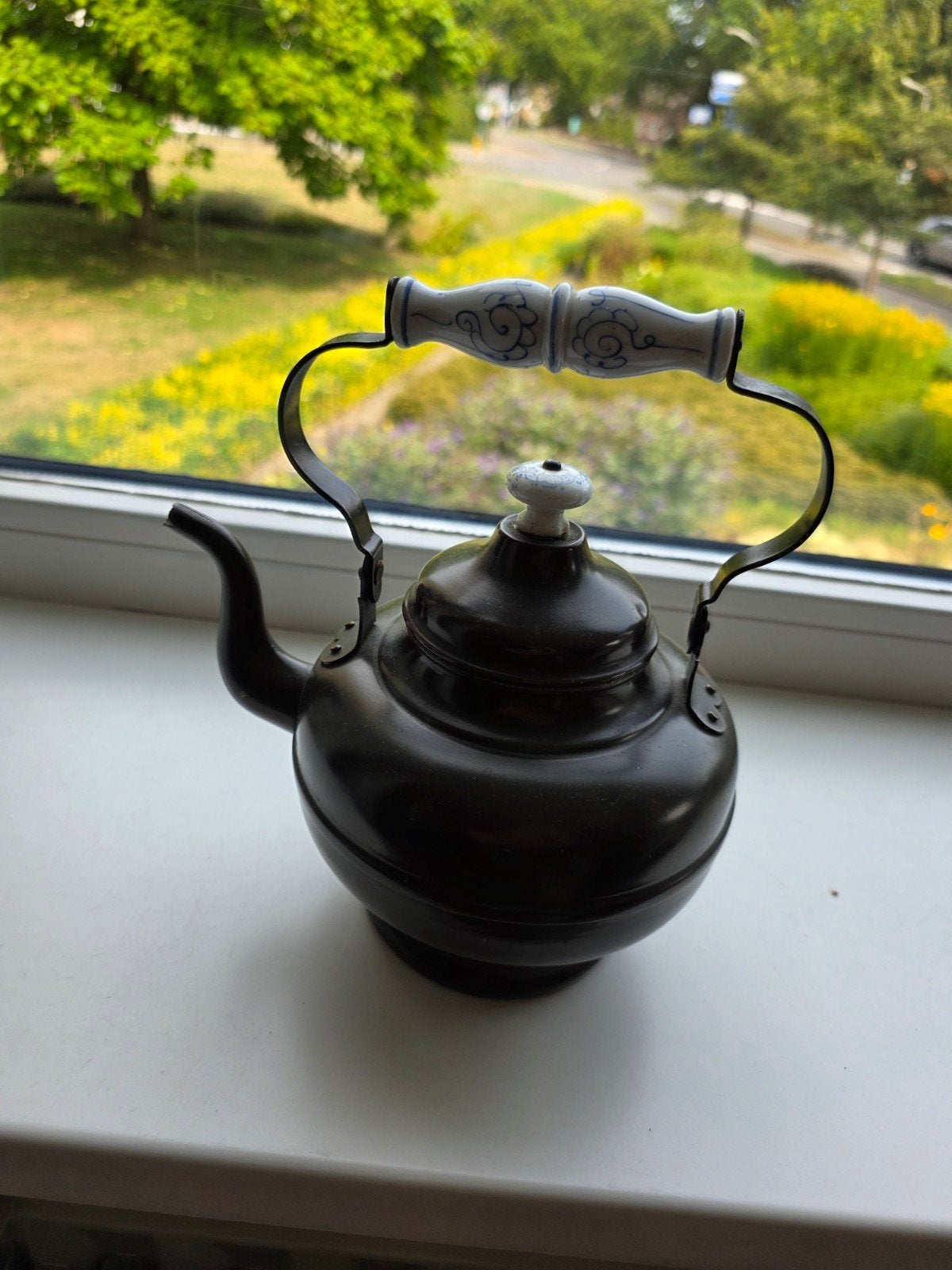 Antieke theepot met porseleinen handvat, Ophalen of Verzenden