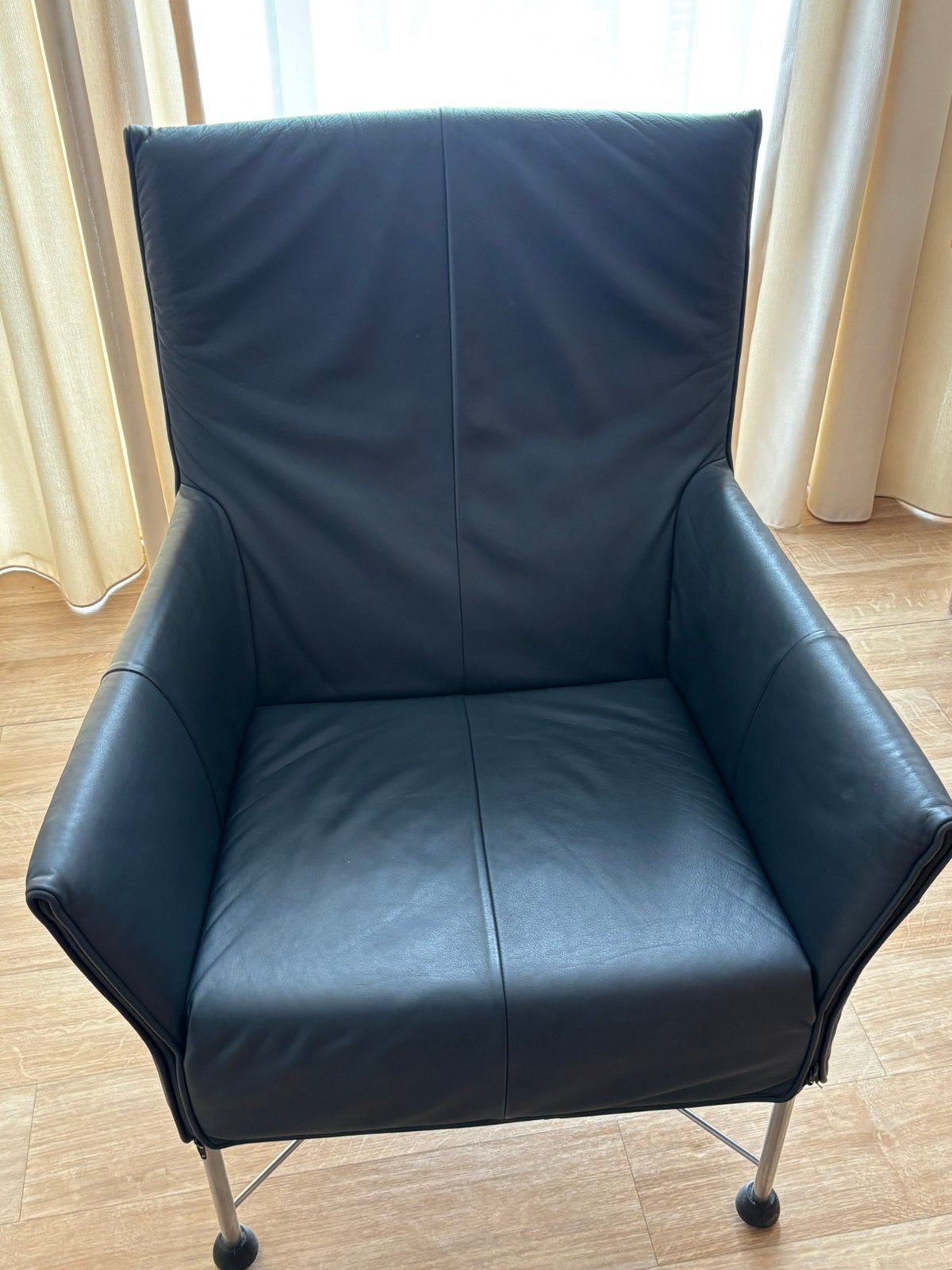 Design Montis Charley Fauteuil, rookvrije en géén huisdieren, Huis en Inrichting, Ophalen, Blauw, Design, Zo goed als nieuw