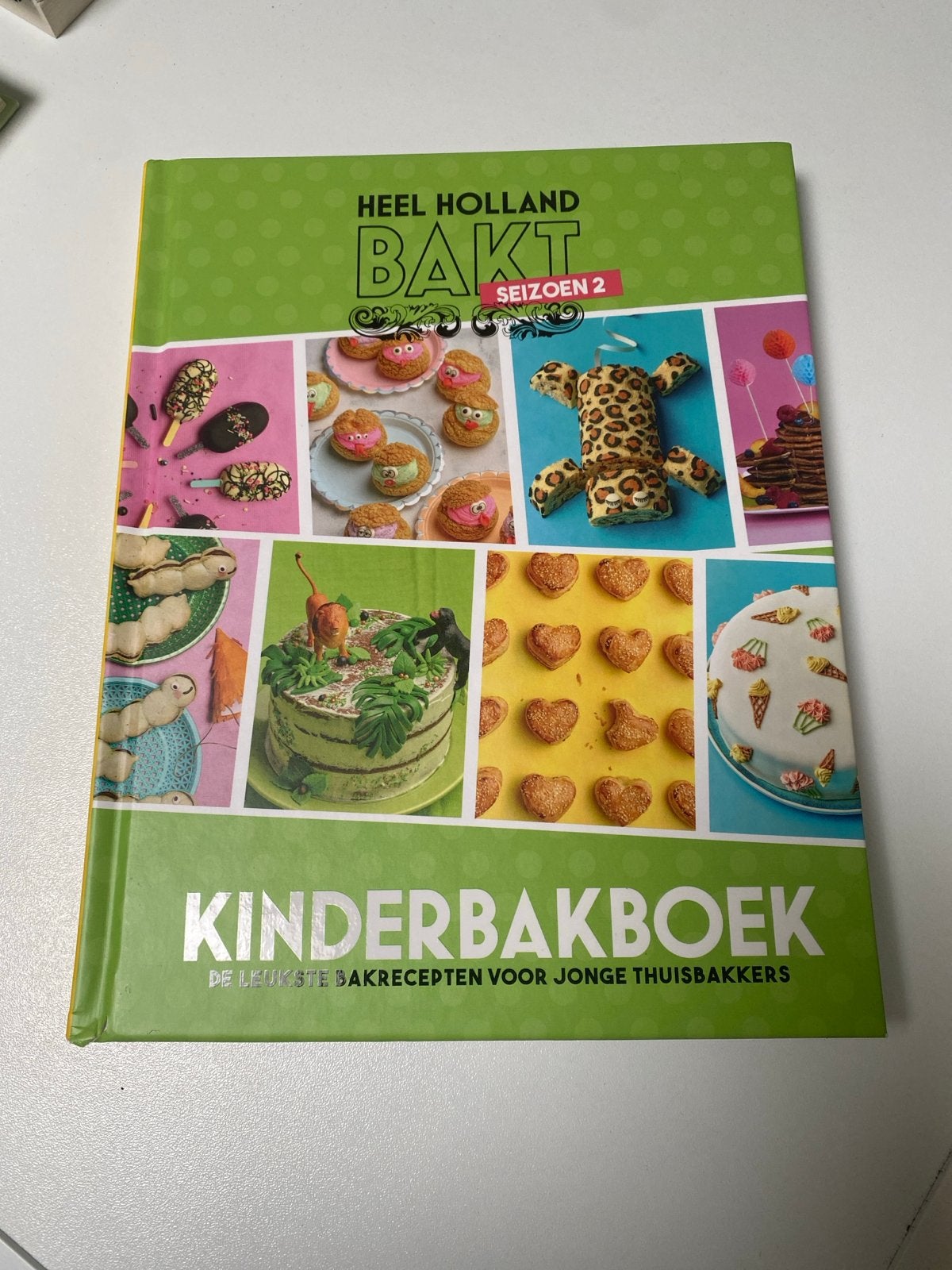 Heel Holland Bakt Kinderbakboek Seizoen 2, Boeken, Ophalen of Verzenden, Zo goed als nieuw, Nederland en België, Taart, Gebak en Desserts