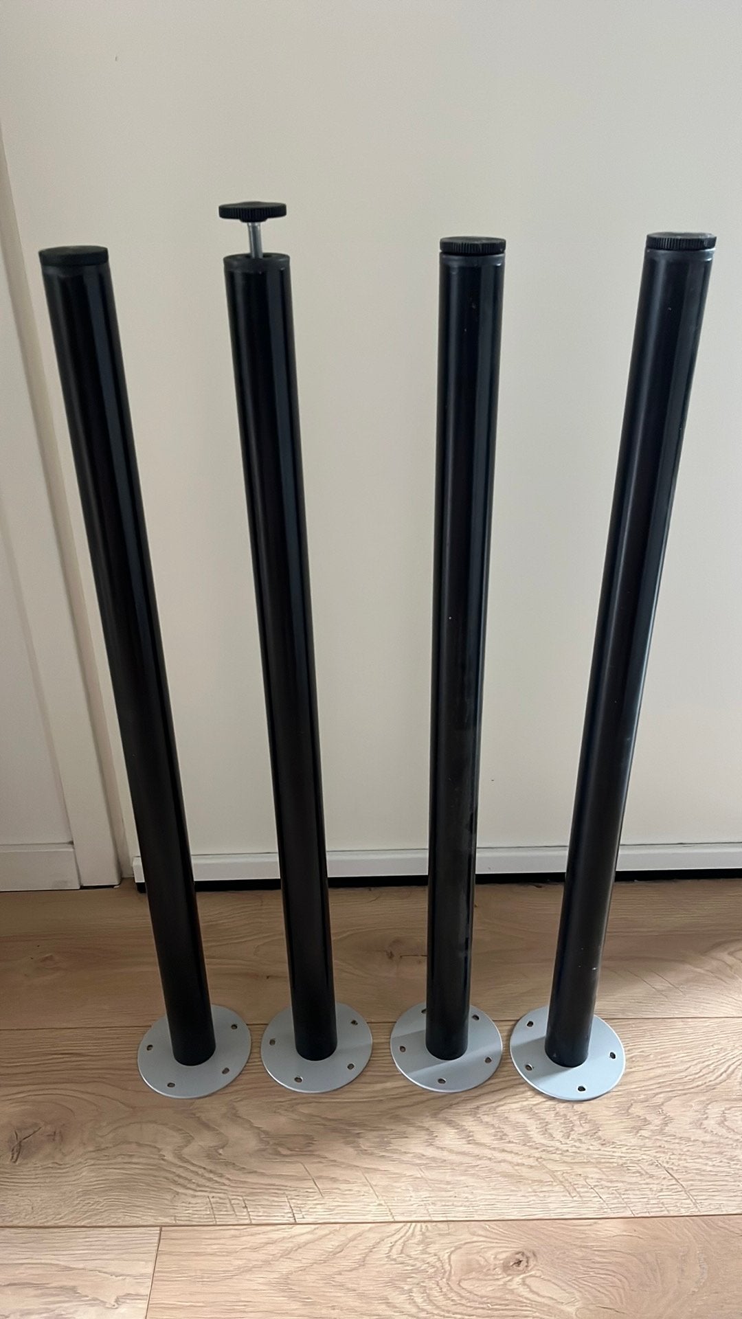 Set van 4 zwarte metalen tafelpoten, verstelbaar, Huis en Inrichting, Ophalen, Tafelpoot, Minder dan 50 cm, Gebruikt