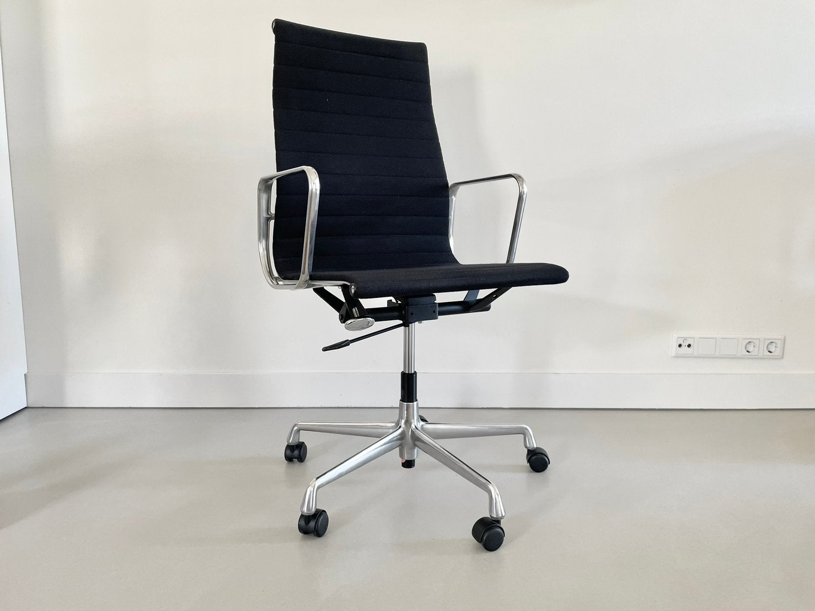 2x Vitra eames ea119 bureaustoel hopsak zwart, Zwart, Zo goed als nieuw, Nvt, Nvt