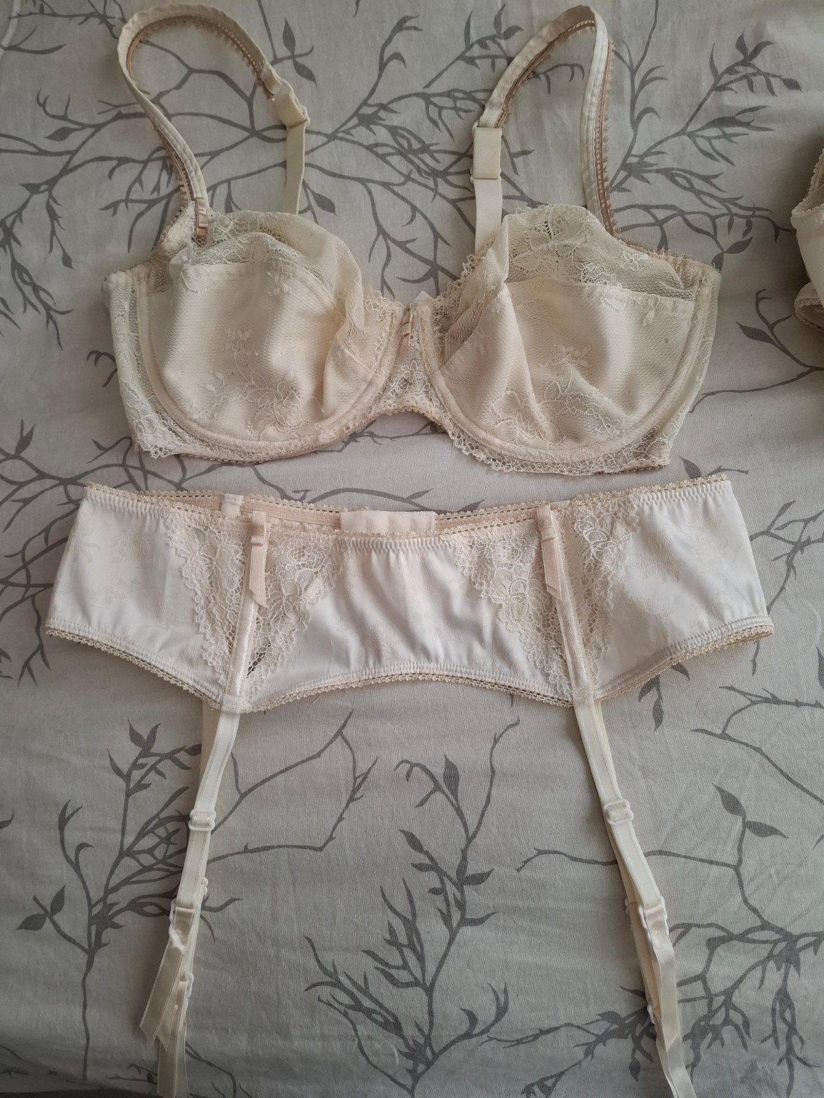 Hunkemöller BH en jarretelgordel setje, Hunkemöller, Ophalen of Verzenden, Beige, Setje
